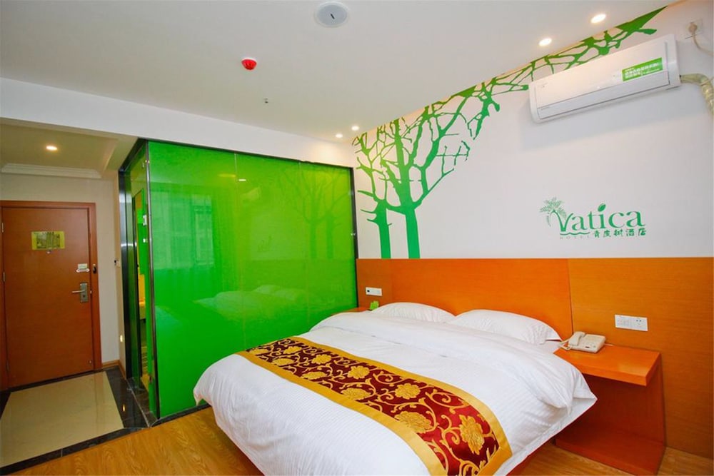 Vatica Hotel (Shanghai International Tourist Resort Huaxia East Road Metro Station) 5/21