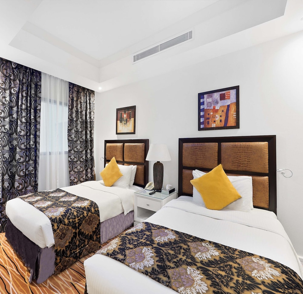 EXECUTIVE, SUITE, TWIN BEDS