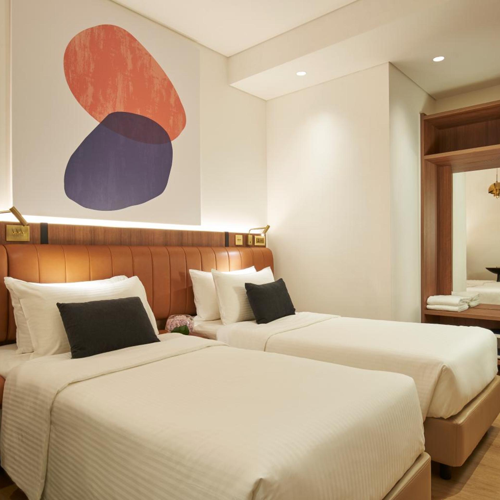 Standard, Twin Beds, No Window