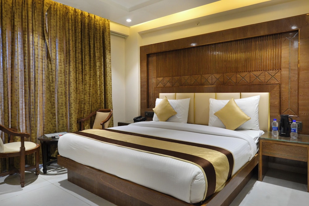 DELUXE, DOUBLE BED