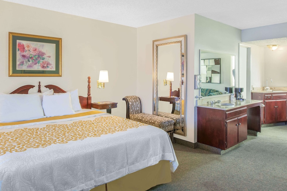 Days Inn By Wyndham Camarillo - Ventura 4/30