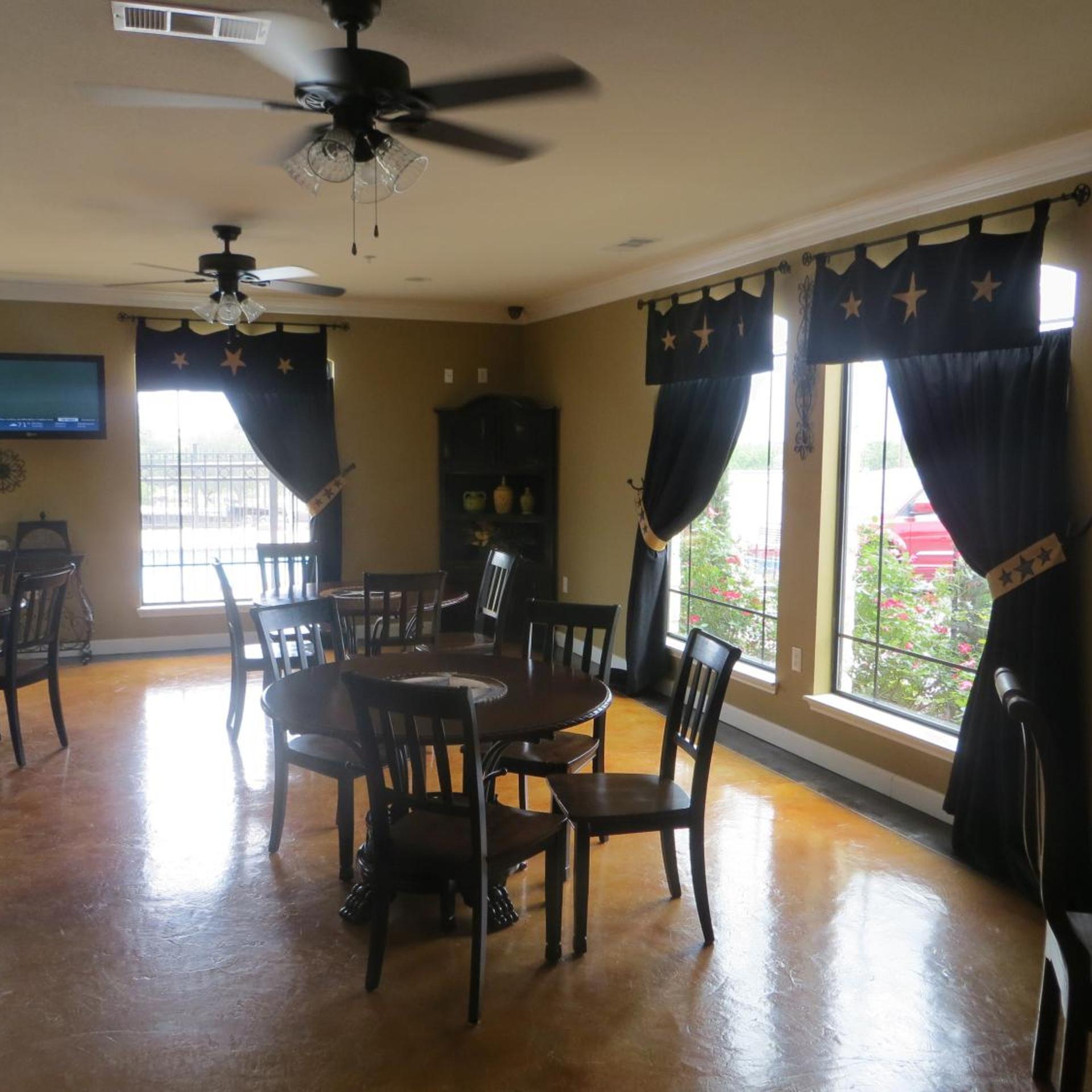 Black Gold Inn 23/43