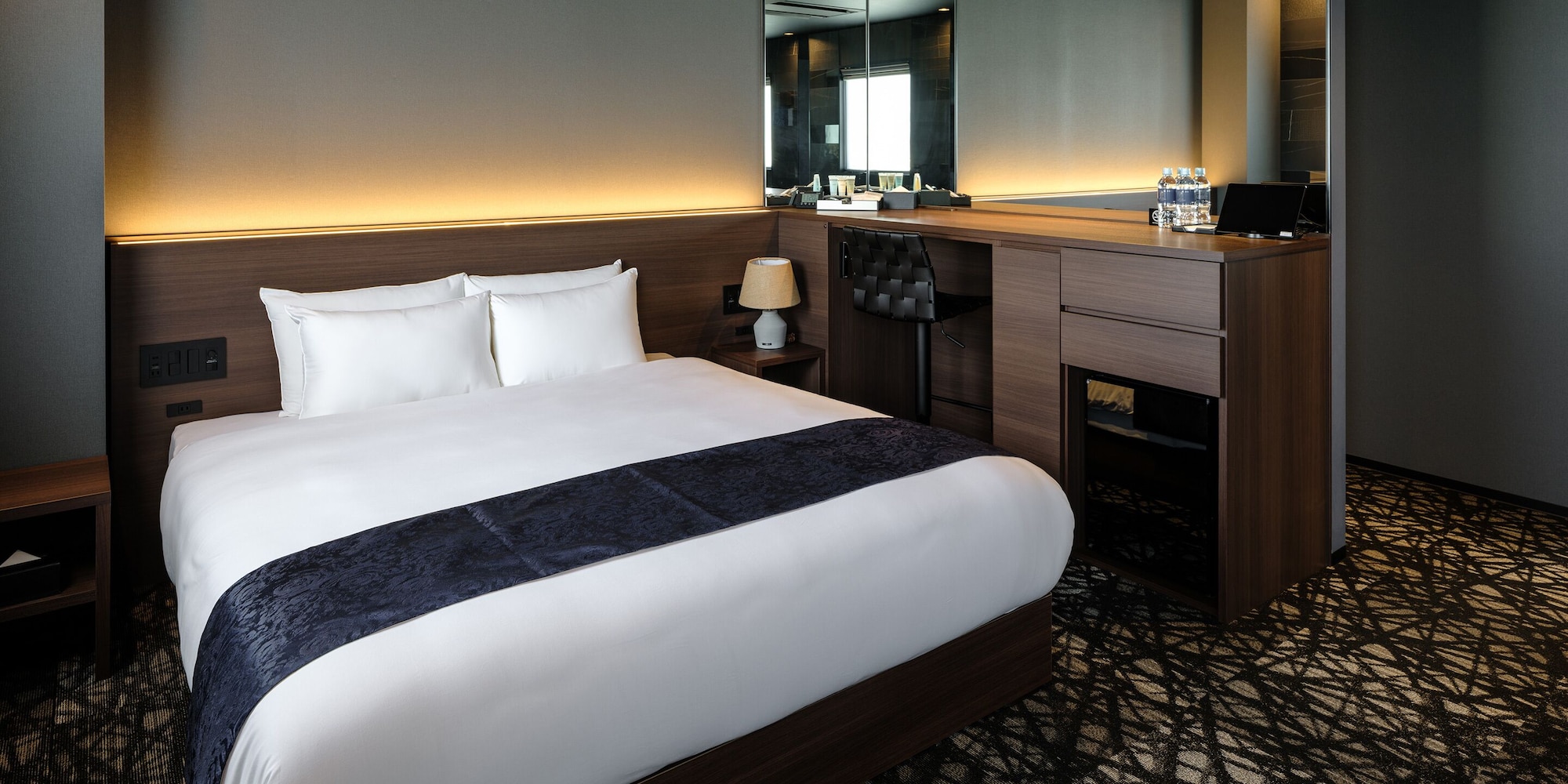 SUPERIOR, QUEEN BED