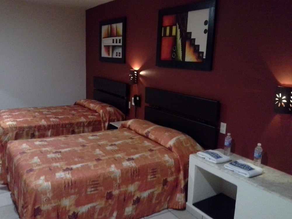 ROOM, DOUBLE BED