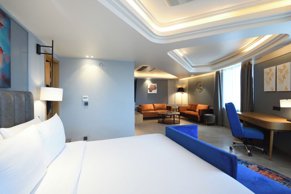 Ramada Encore by Wyndham Rajbagh Srinagar 30/64
