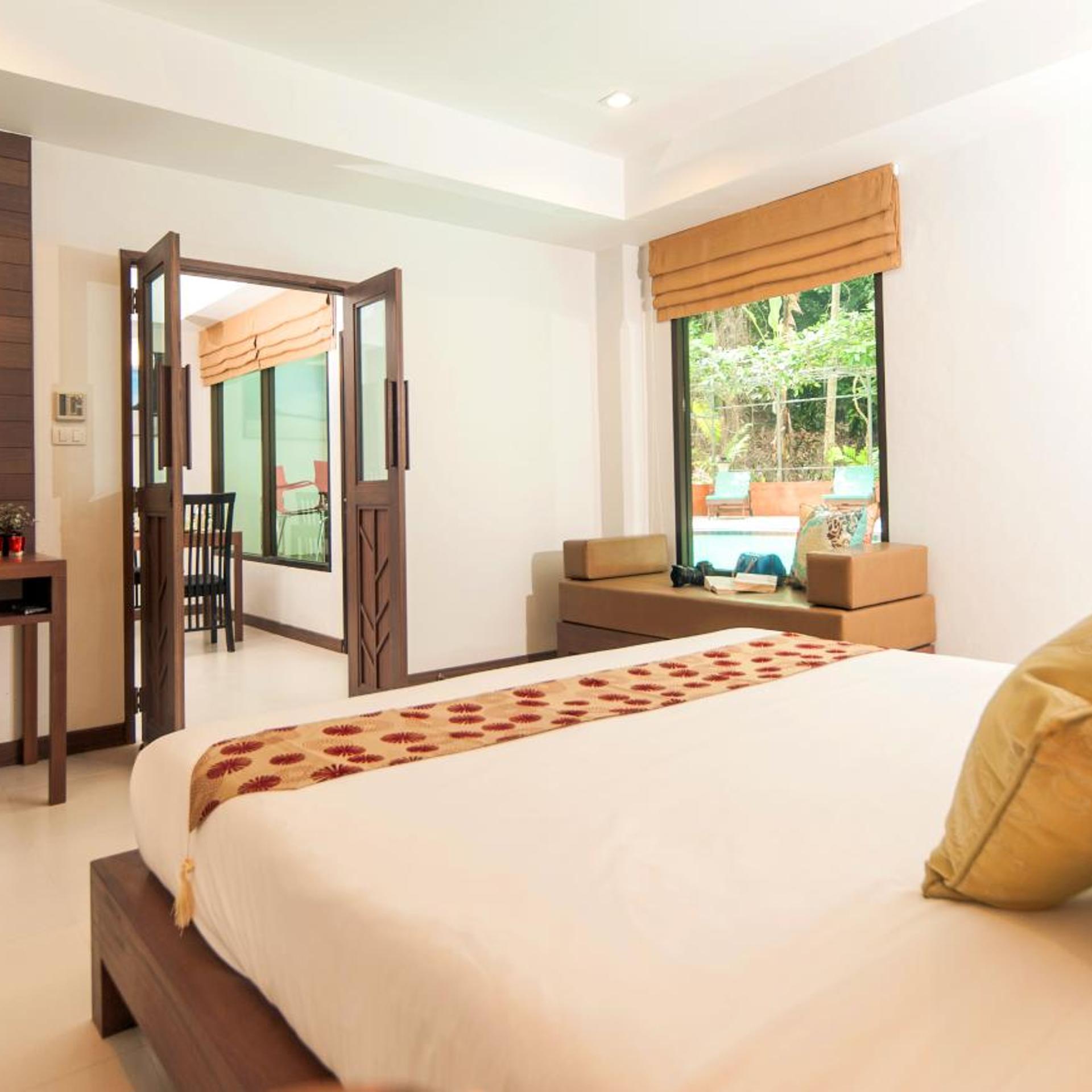 Suite, Pool Access