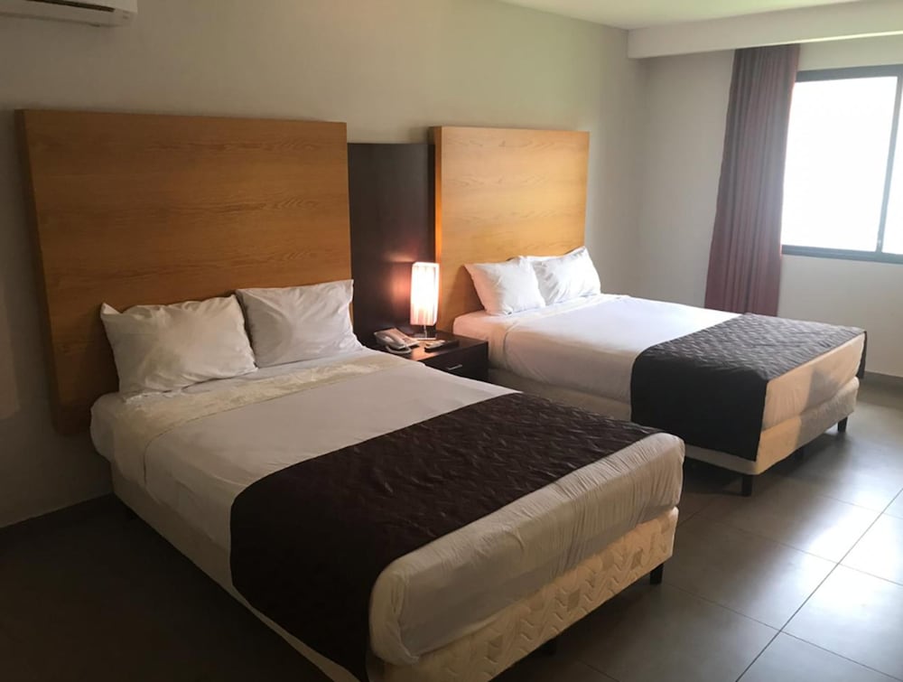 DELUXE, DOUBLE BED
