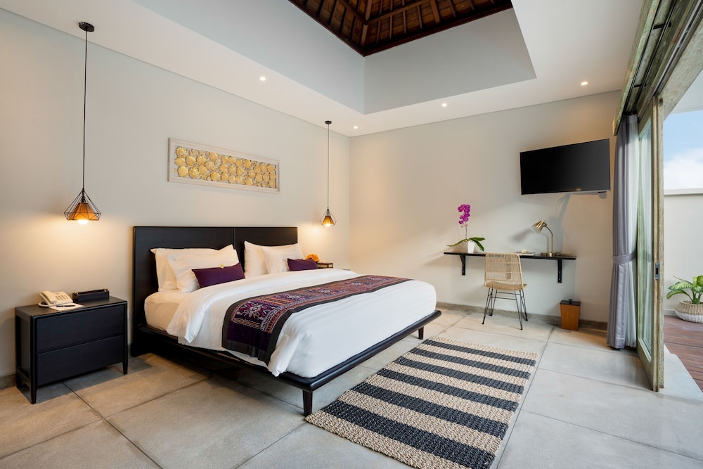 1 BEDROOM, VILLA, WITH POOL