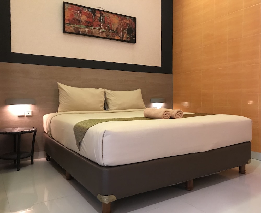 DELUXE, DOUBLE BED