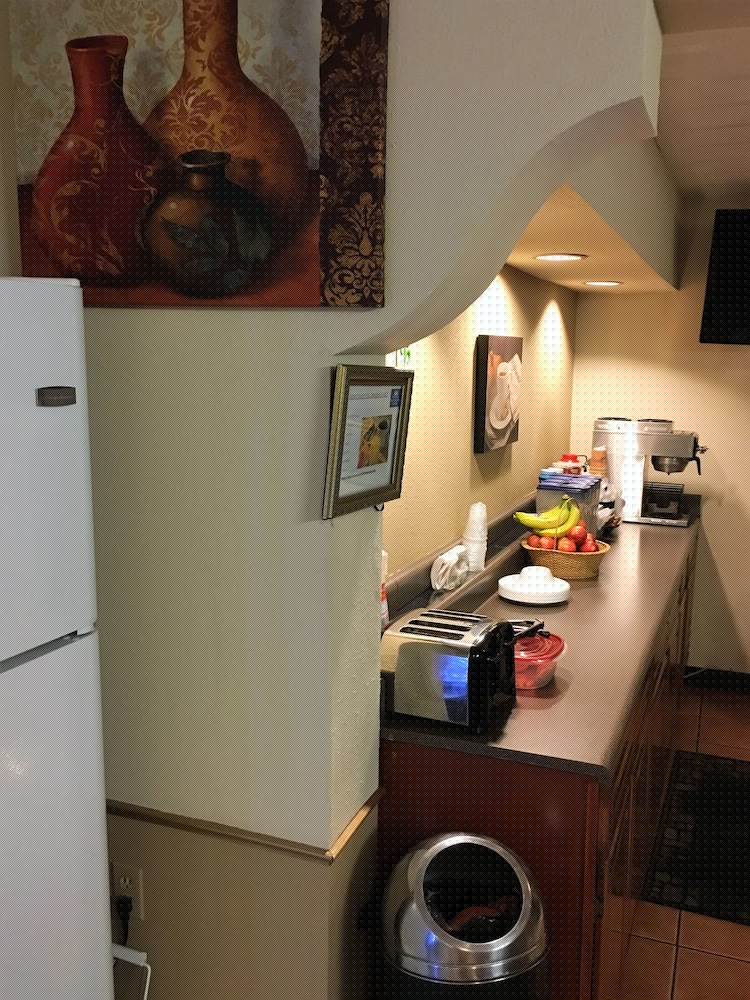 Americas Best Value Inn & Suites Williamstown 48/61