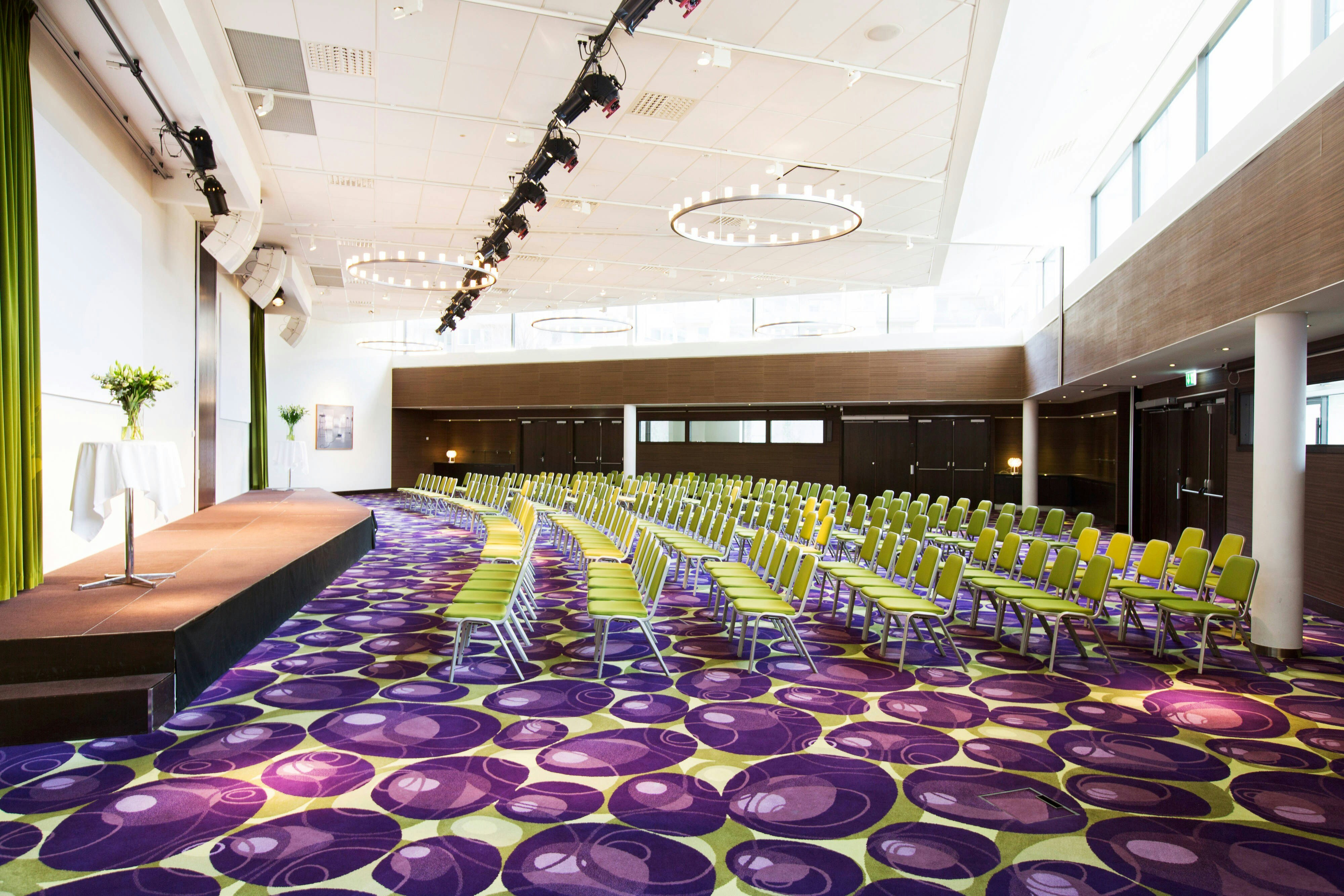 Courtyard By Marriott Stockholm 7/53