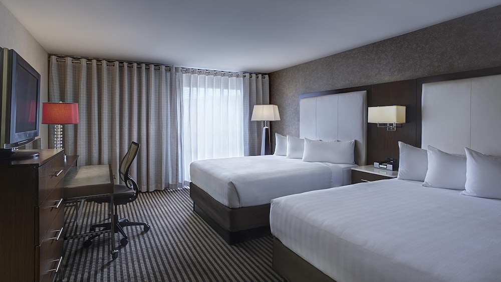 غرفة بسريرين كوين في طابق مرتفع، Hyatt Regency DFW International Airport 5/8