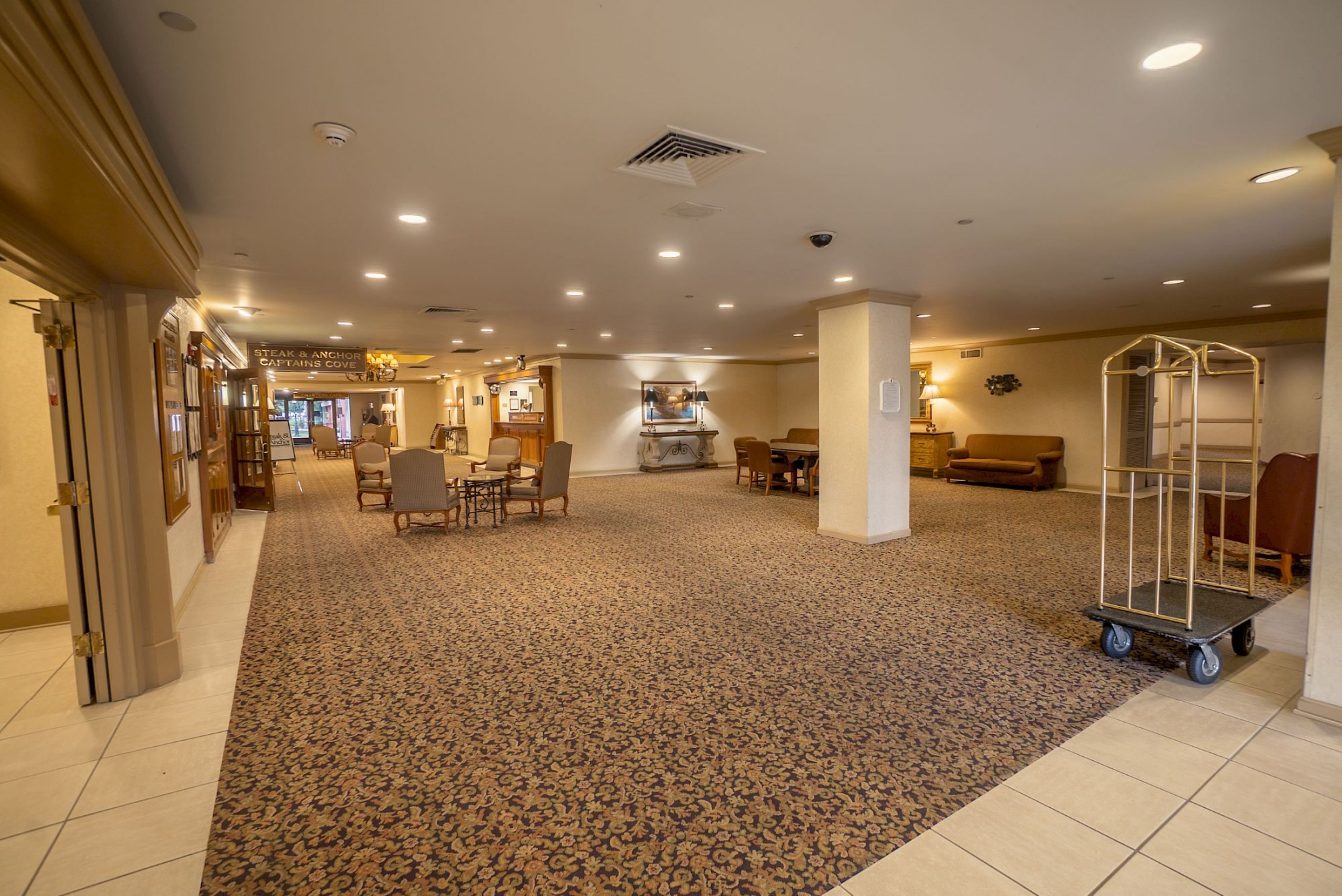Piccadilly Inn Airport 8/73