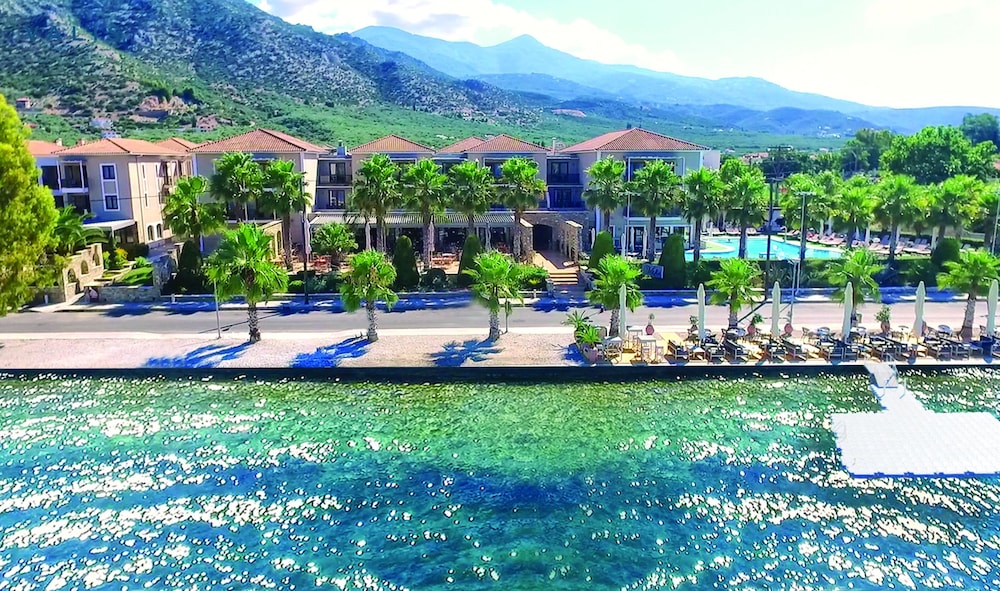 Valis Resort 64/68