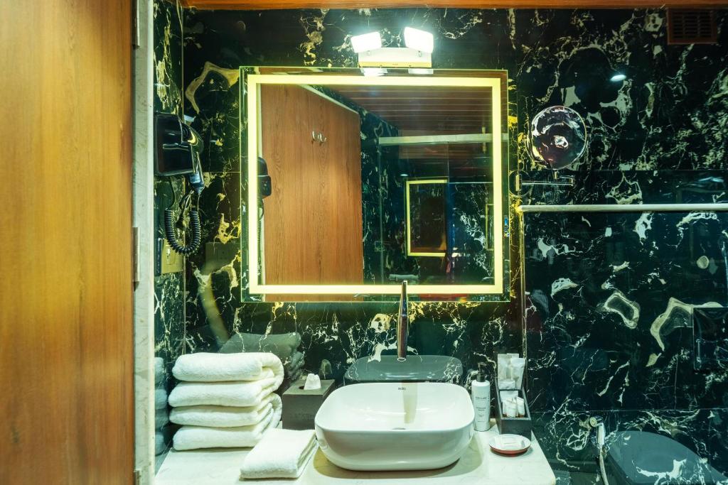 Clarks Inn Suites Hyderabad 24/24