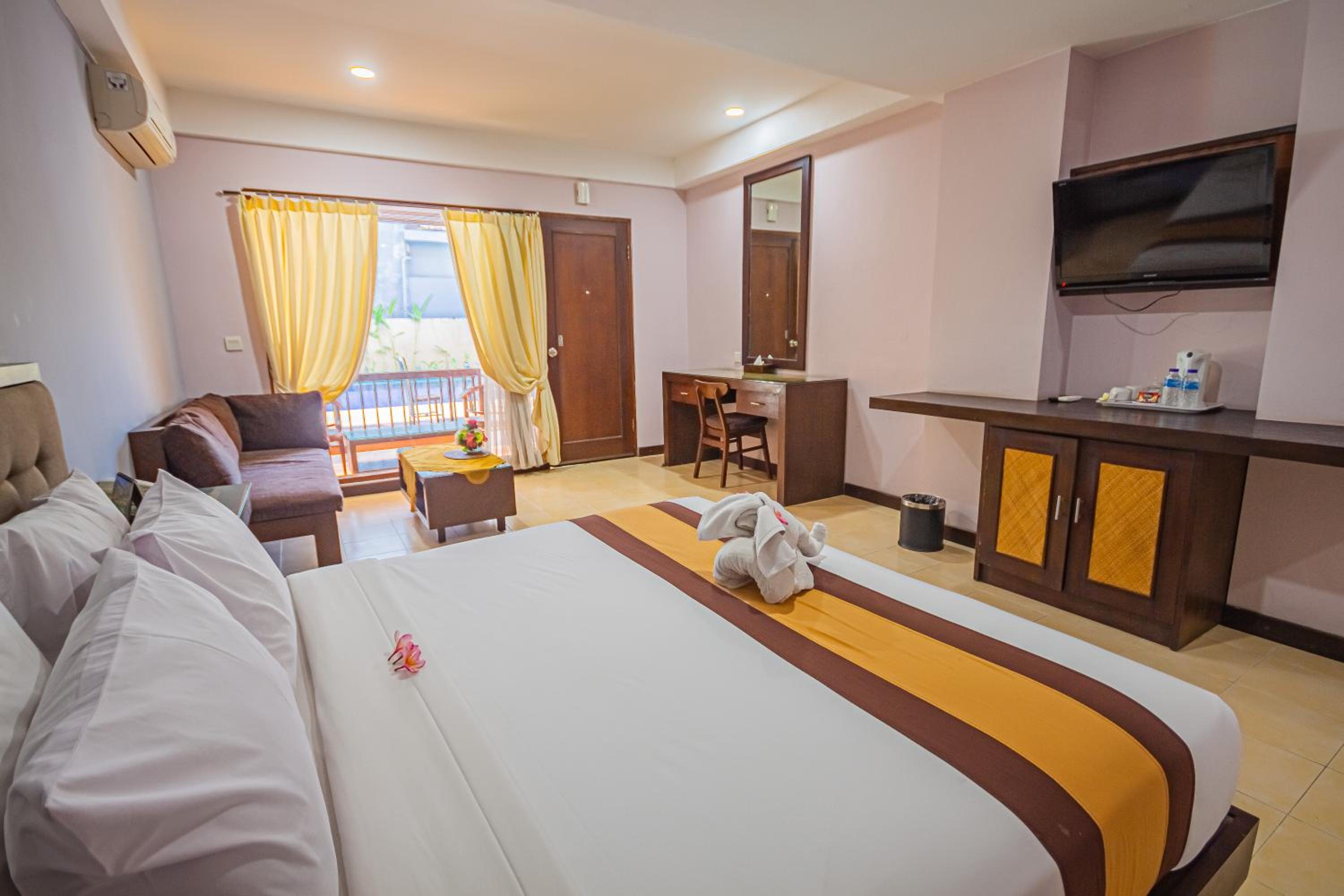 Junior Suite, Pool View