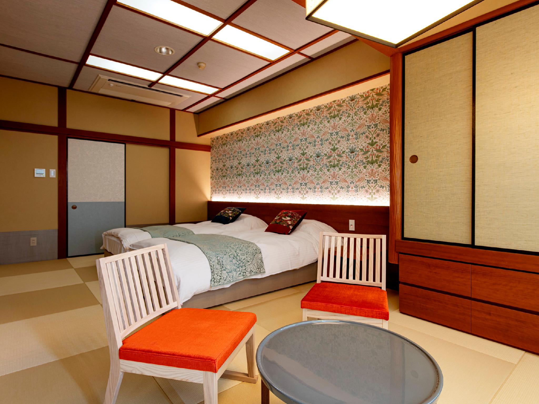 Twin Beds, Mountain Side