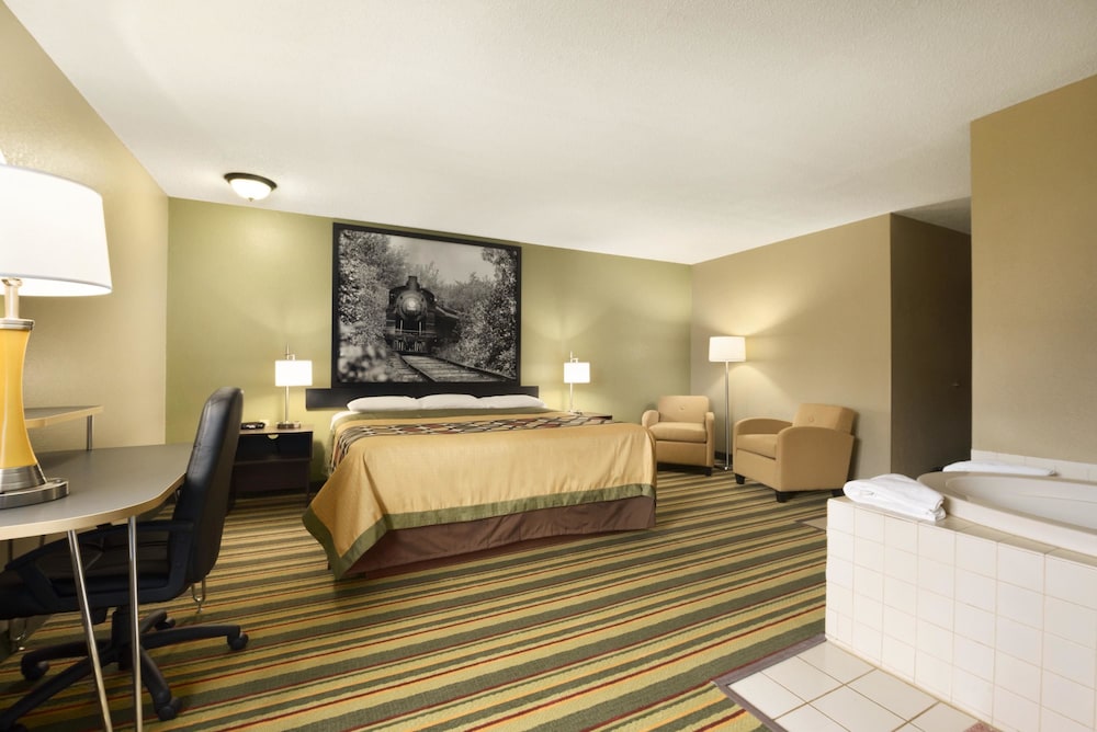 Super 8 by Wyndham Rantoul 14/24