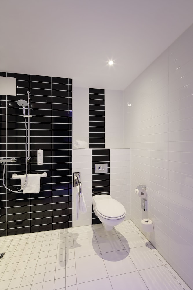 Holiday Inn Express Friedrichshafen 34/76