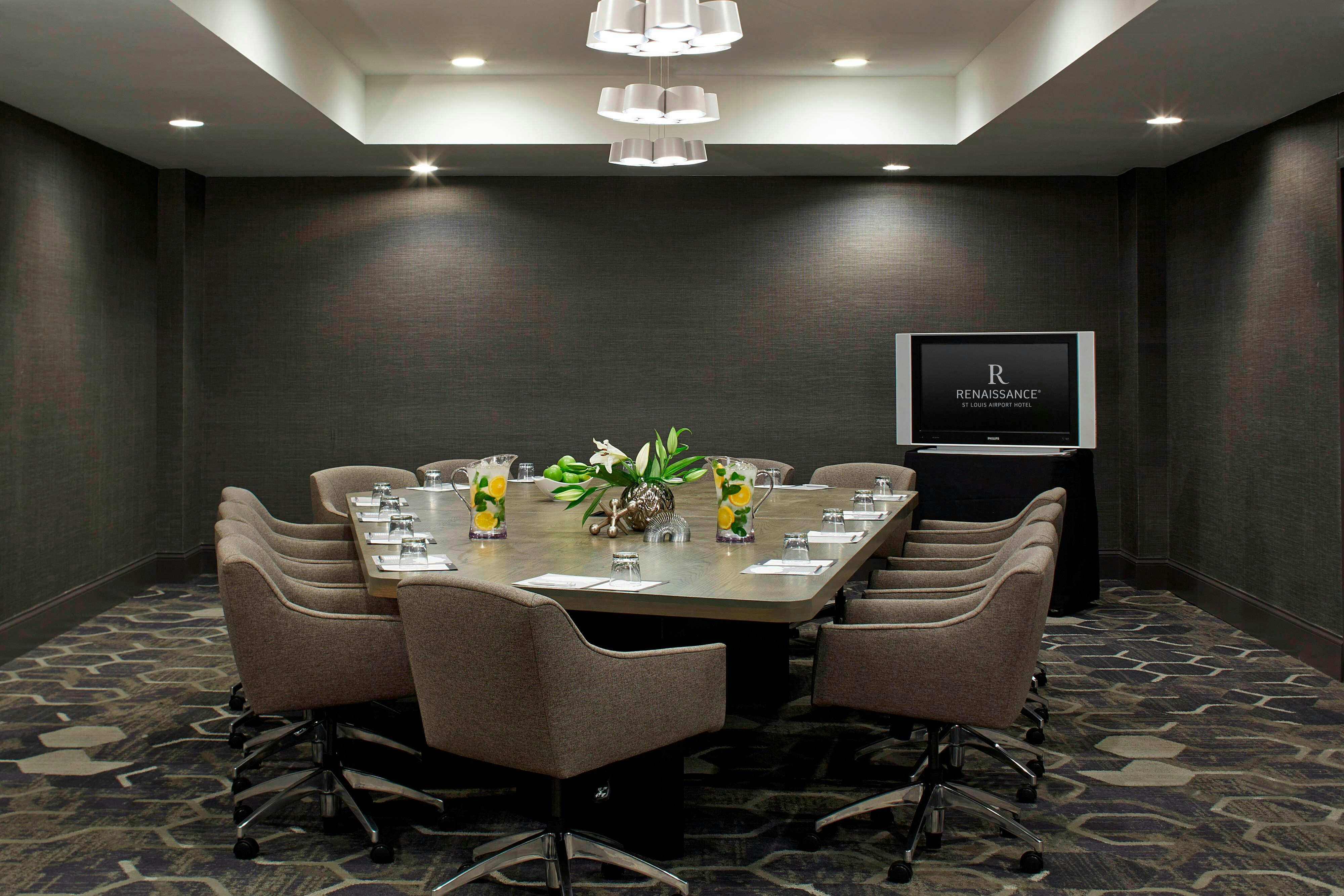 Renaissance St. Louis Airport Hotel 14/18