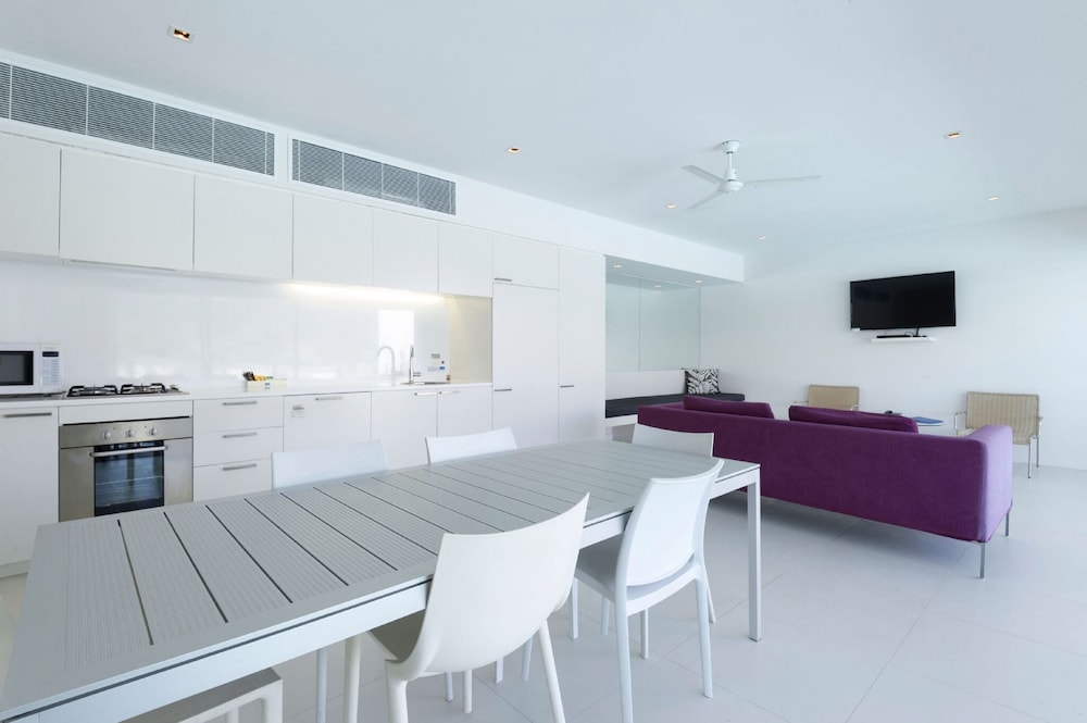 Pool Port Douglas 41/50