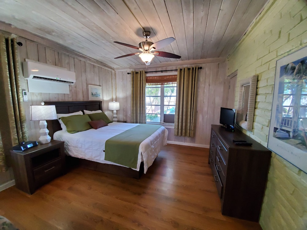 Comfort, Apartment, Queen Bed, Water View, Sofa