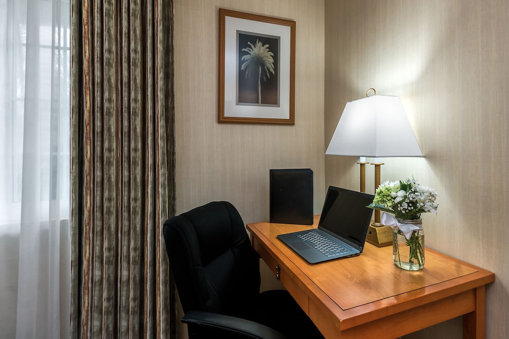 Ramada By Wyndham Costa Mesa/Newport Beach 36/38