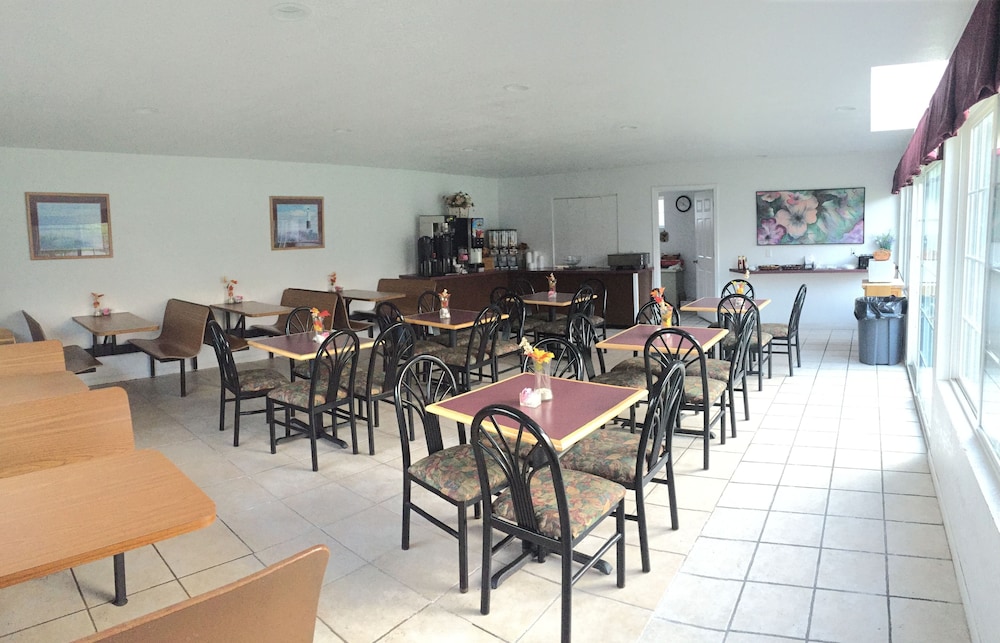 Thunderbird Inn 54/66