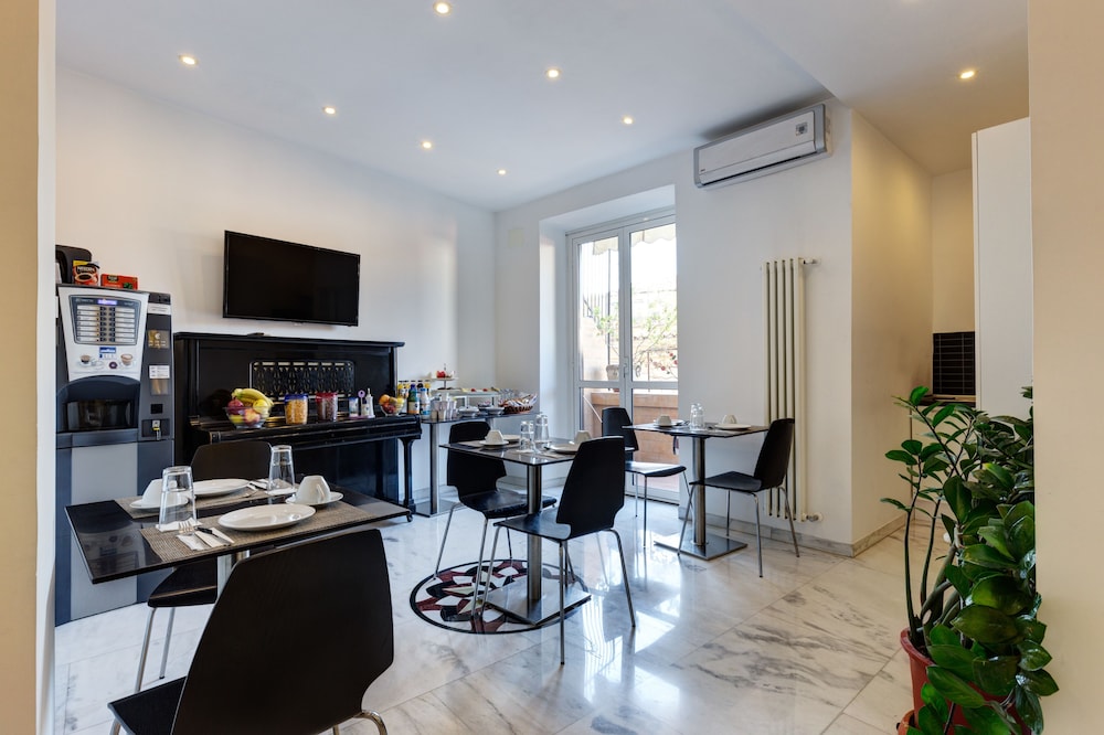 Little Rhome Suites 41/49