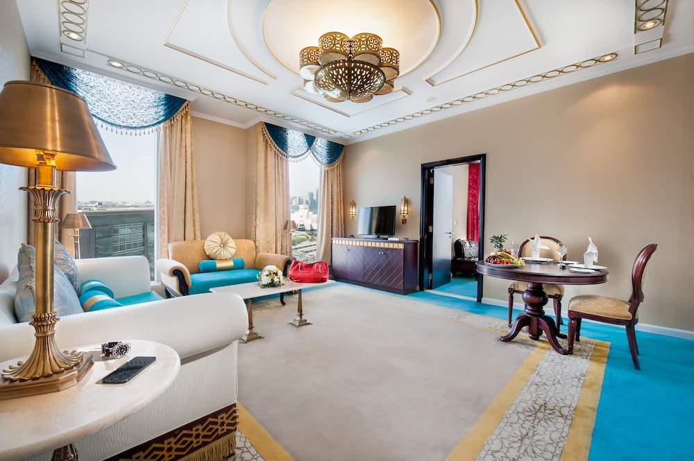 Saraya Corniche Hotel 65/83
