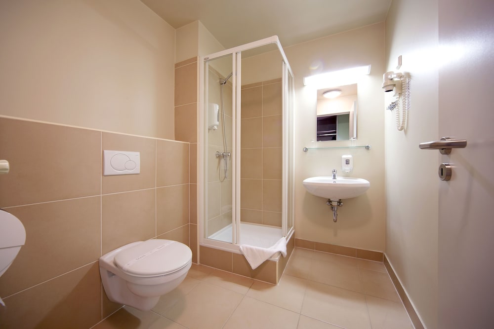 ERZSEBET KIRALYNE HOTEL 5/43