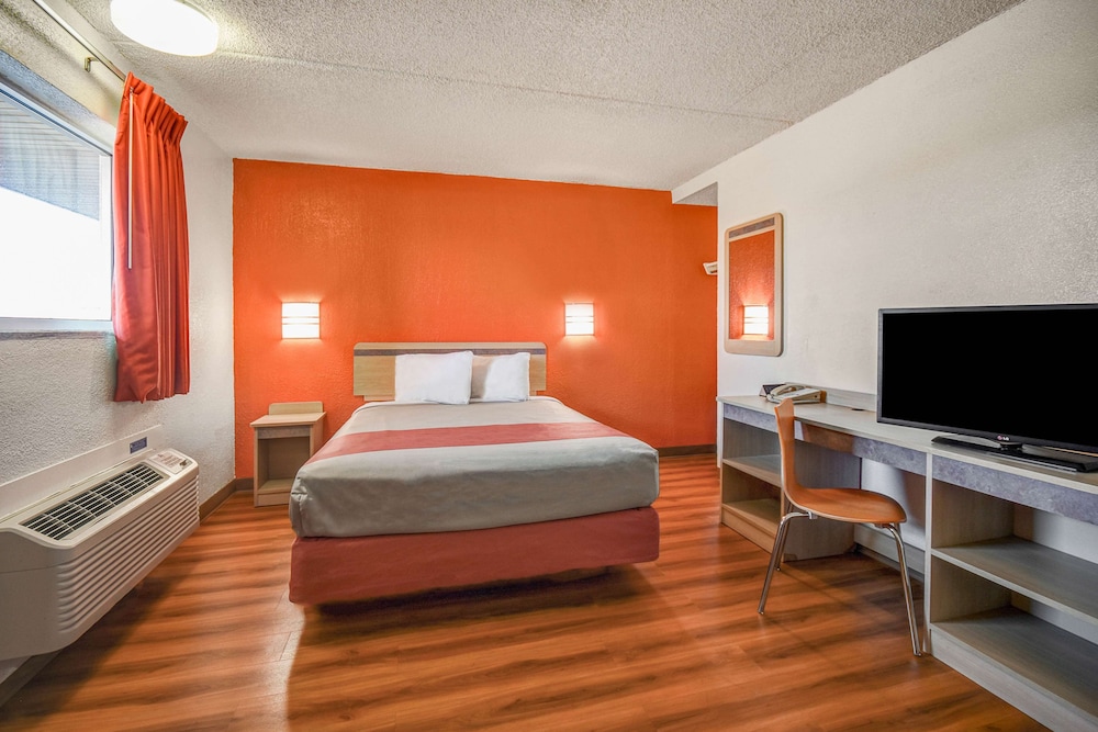 Motel6 North Ridgeville, OH - Cleveland Intl Airport - N Ridgeville 14/45