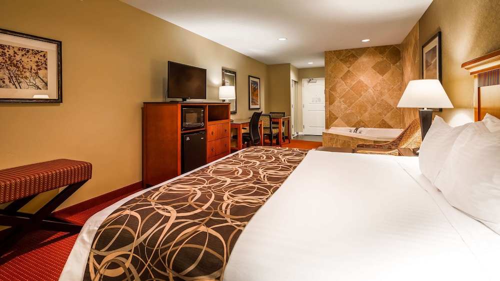 Standard, King Bed, Jetted Tub, Best Western Plus Canyon Pines 4/8