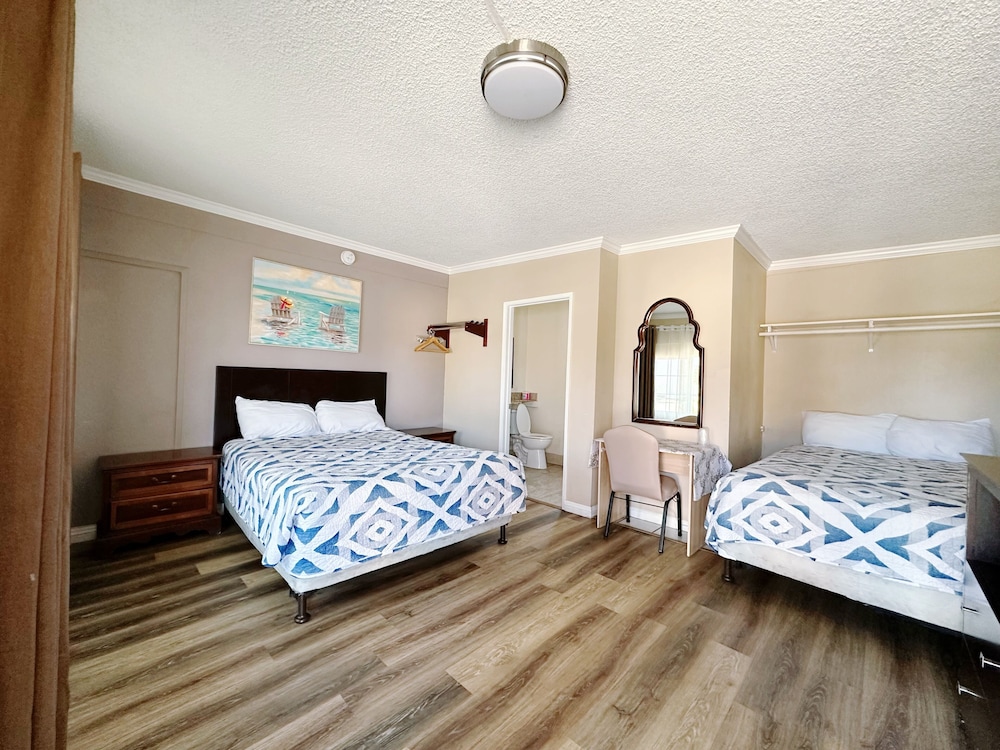 Royal Inn and Suites 27/42