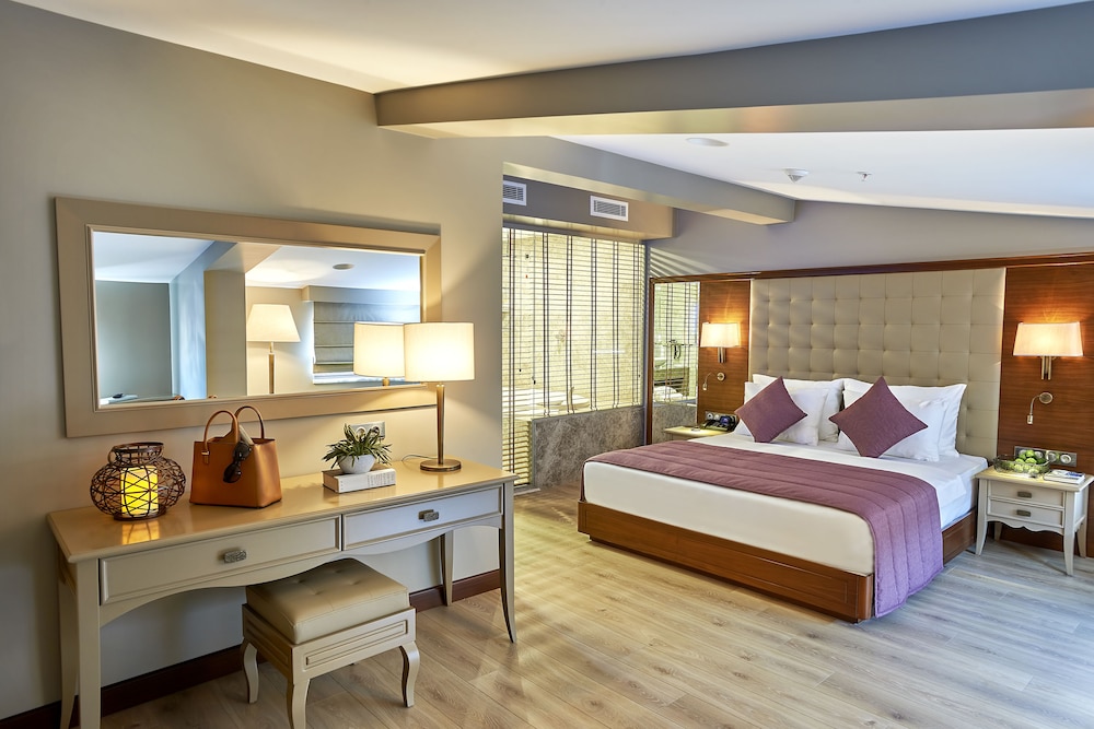 Penthouse, Suite, King Bed, City View, Sauna, Hot Tub