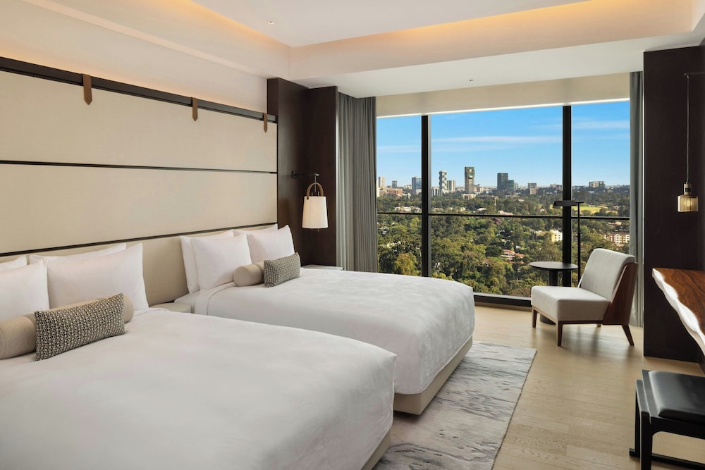 غرفة قياسية بسريرين مزدوجين