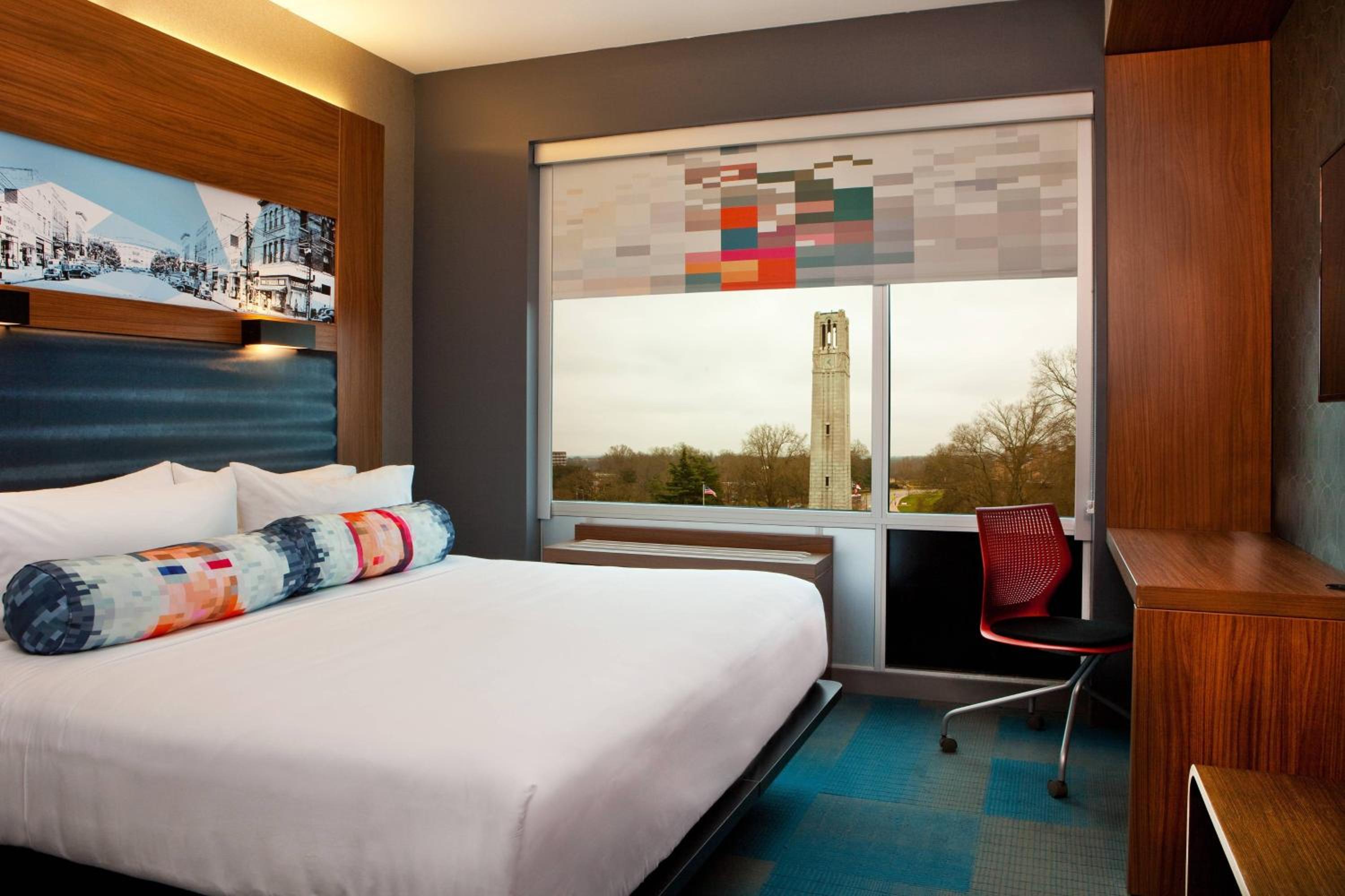 Savvy, Guest Room, King Bed