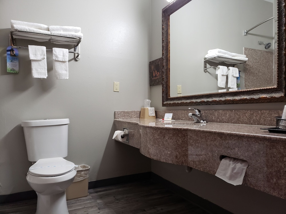 Days Inn Suites By Wyndham Cleburne Tx 35/42