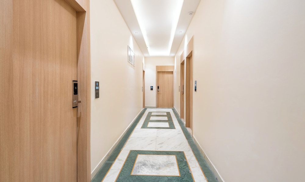 Hotel Paras International 31/49