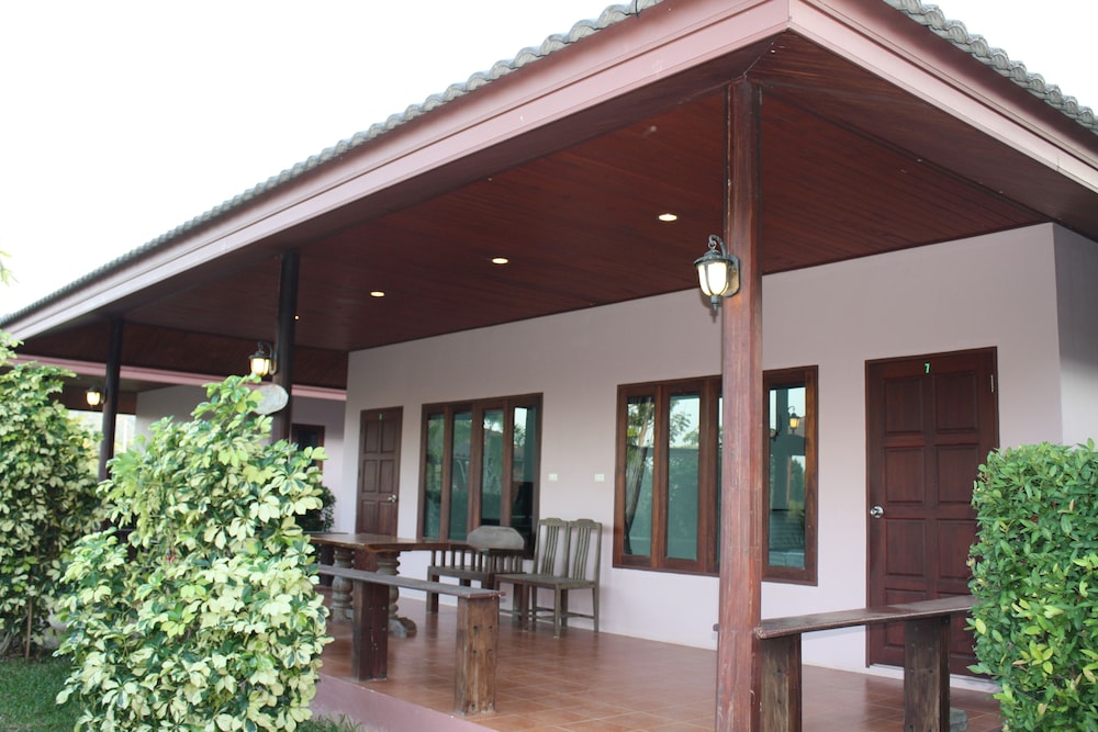 Waterside Resort 6/70
