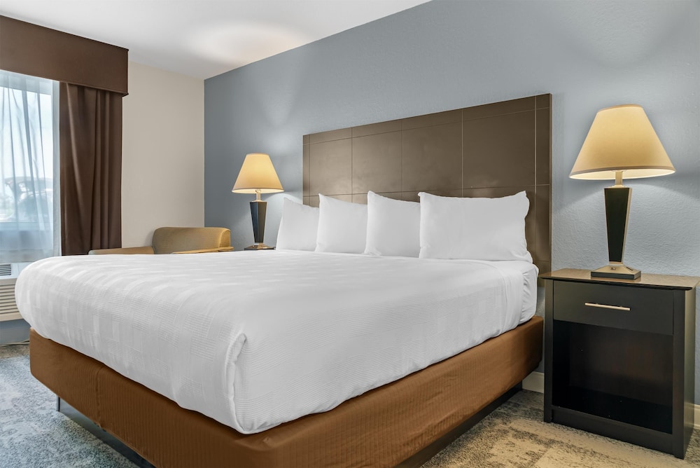 غرفة قياسية بسرير كينج، Best Western Lakewinds 5/10