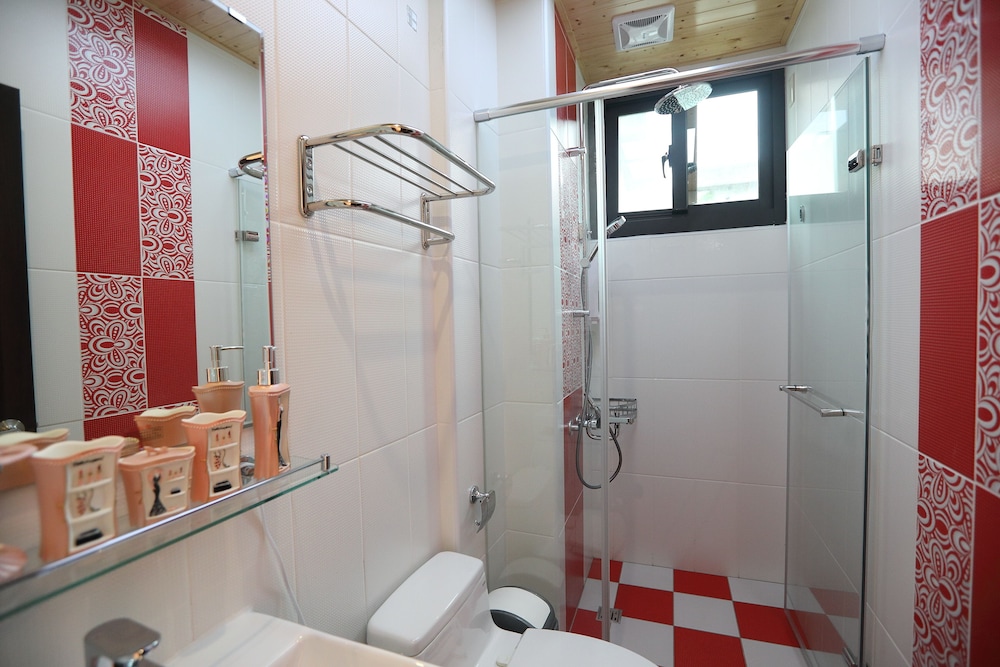 Happiness Station B&B 48/50