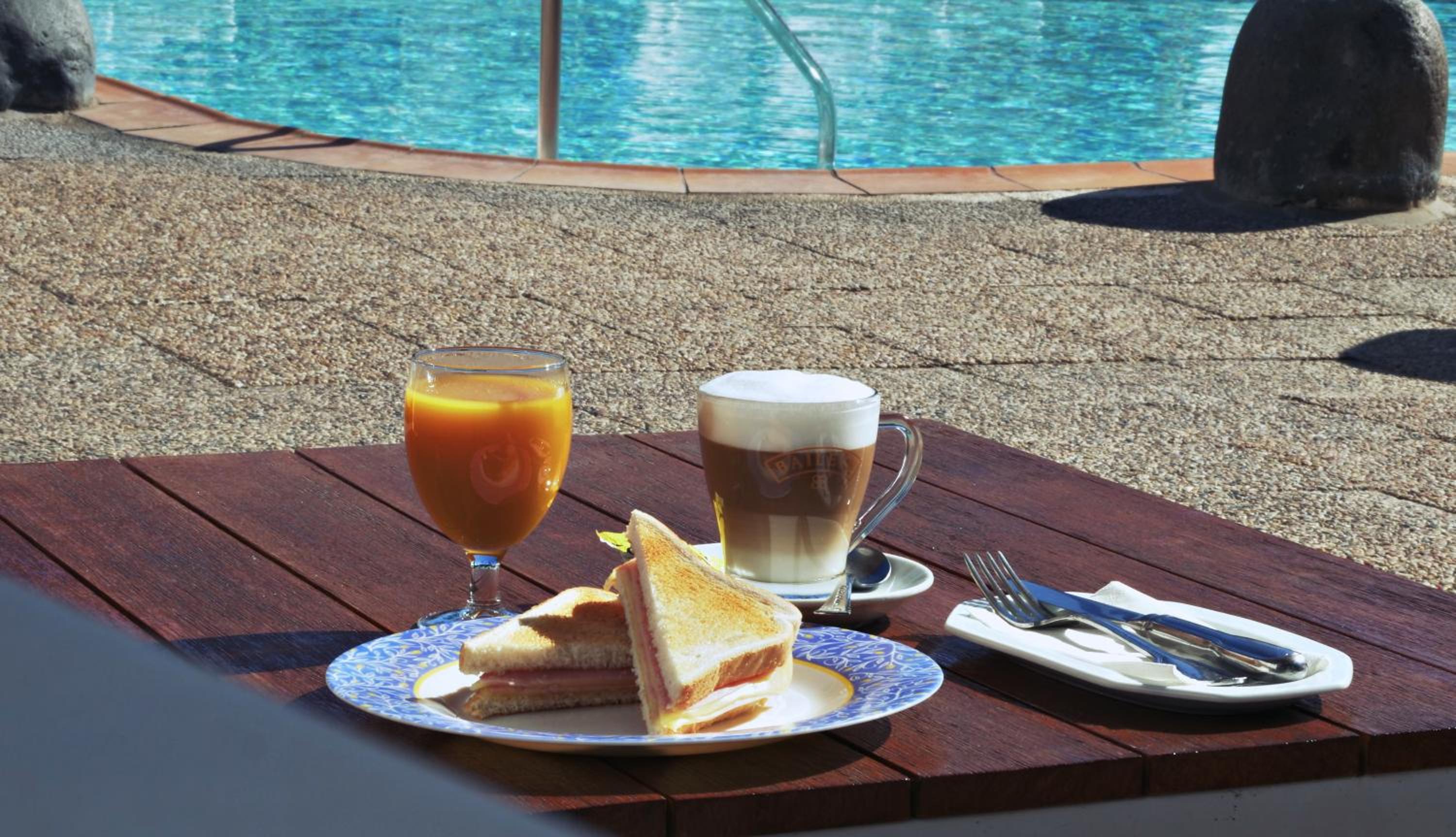 Los Almendros - Adults Only 24/37