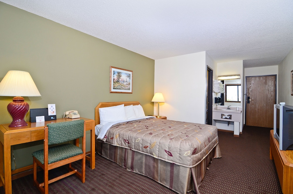 Super 8 by Wyndham Hayward WI 32/60