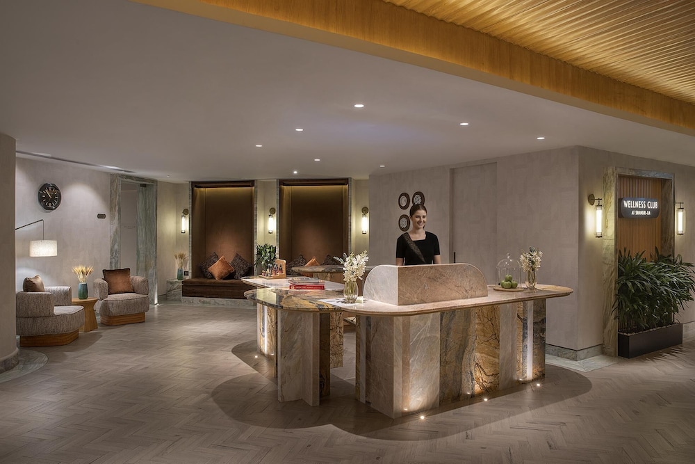 Shangri La Eros New Delhi Hotel 5/72