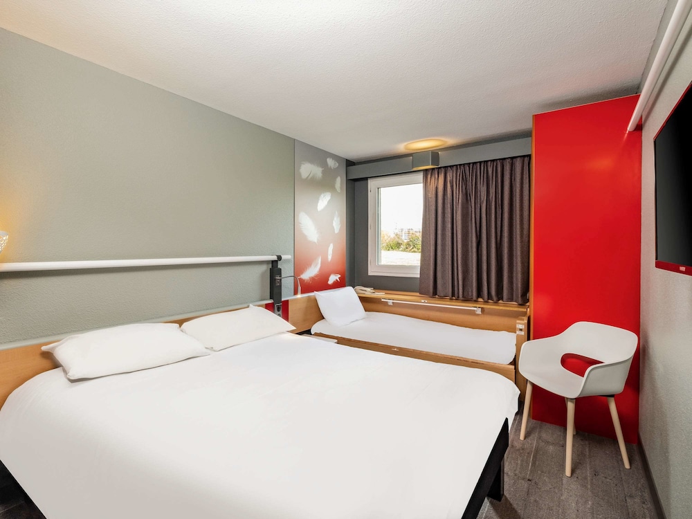 Ibis Amboise 17/65