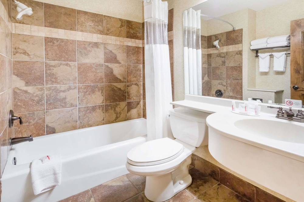 Ramada by Wyndham Frisco 10/32