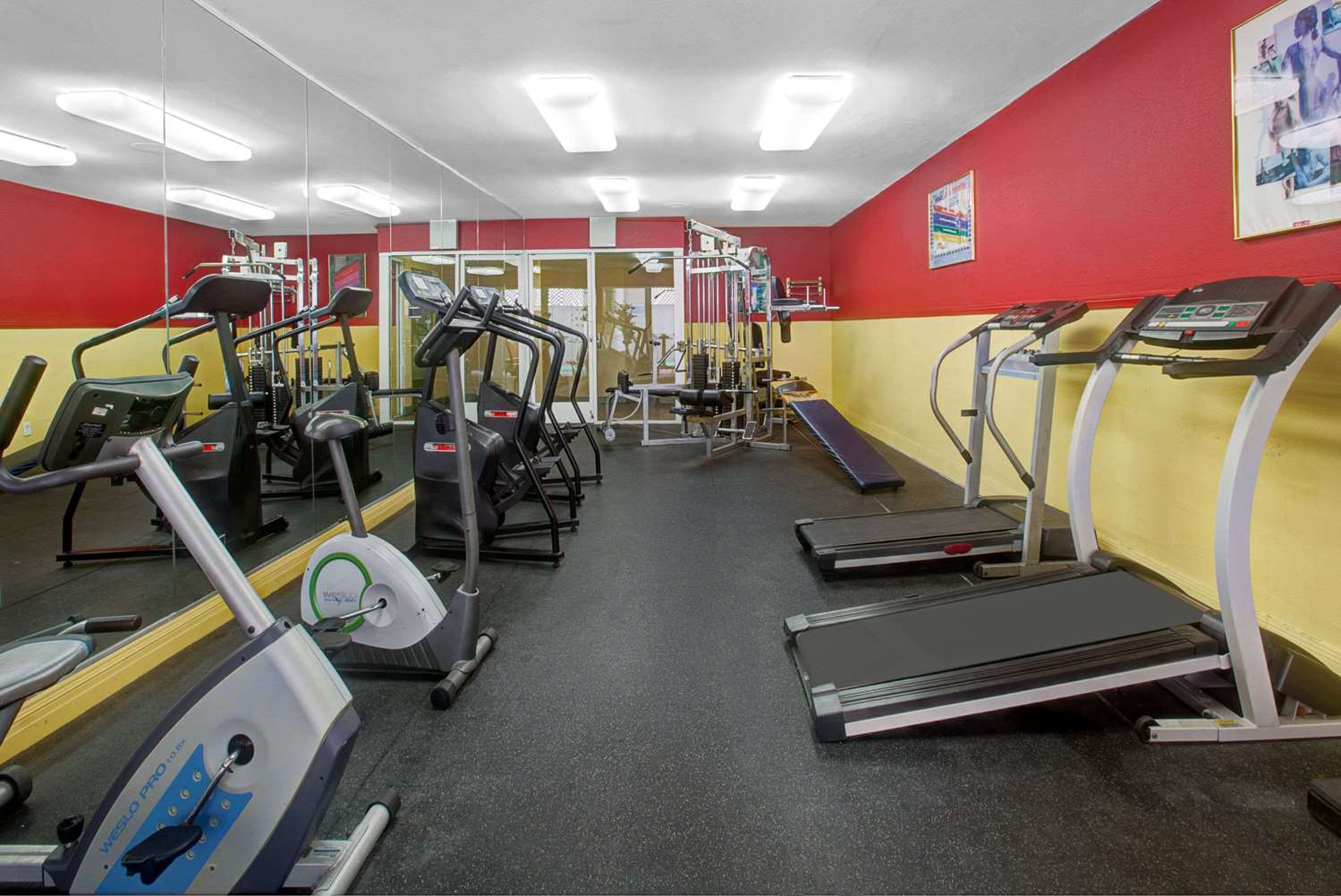 Ramada by Wyndham Hawthorne LAX / LA Stadium 18/38