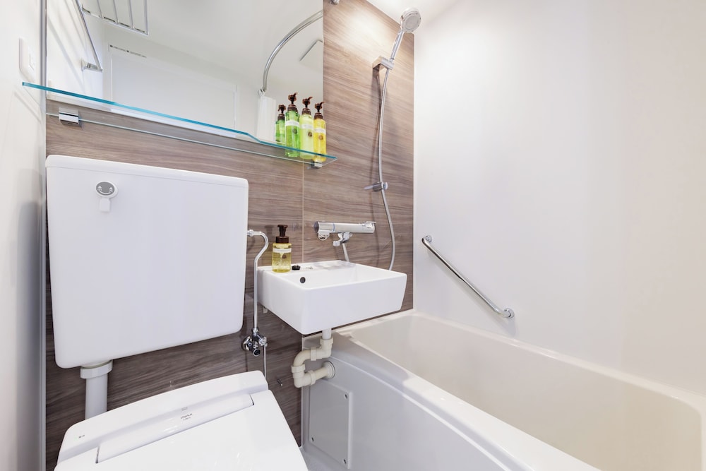 غرفة بسرير بطابقين بمطبخ، Hotel Mystays Nippori 2/3
