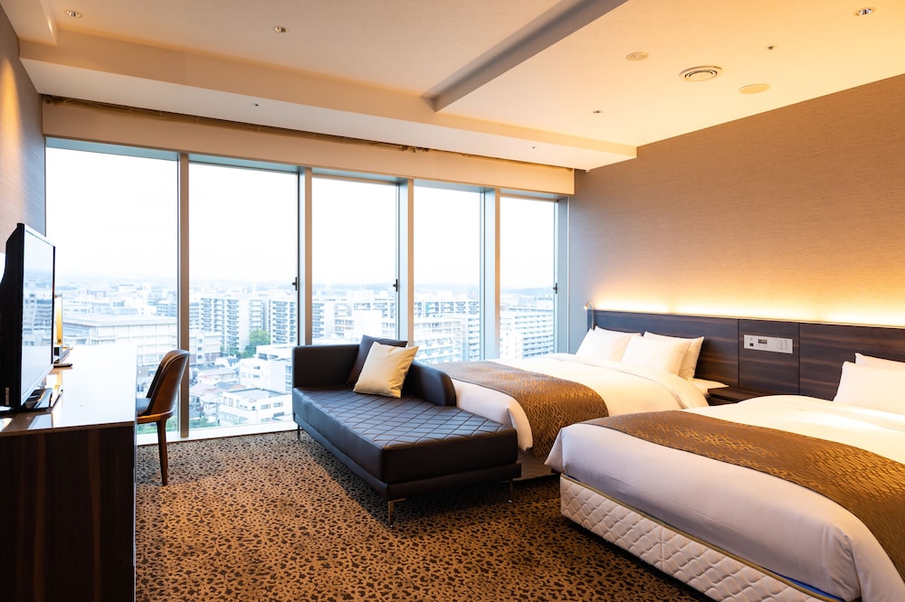 SUPERIOR, LUXURY, 2 SEMI DOUBLE BEDS, CITY VIEW, NO CLEANING SERVICES, BATHTUB